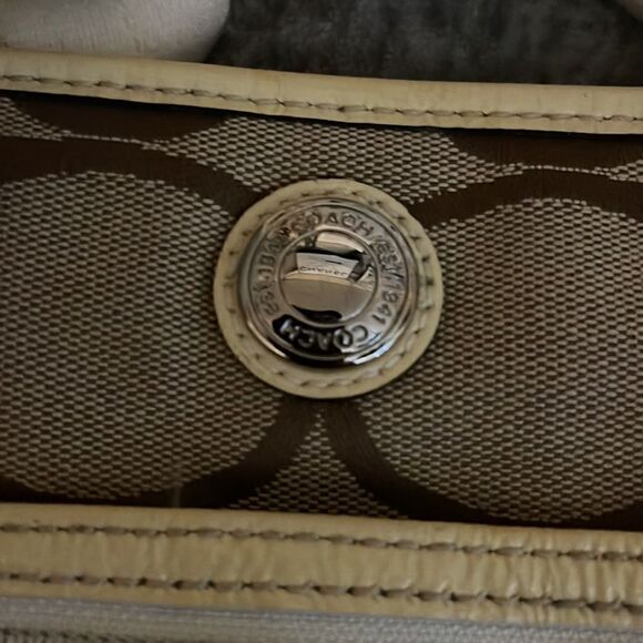 Coach Daisy Signature canvas tote Purse - Picture 2 of 10